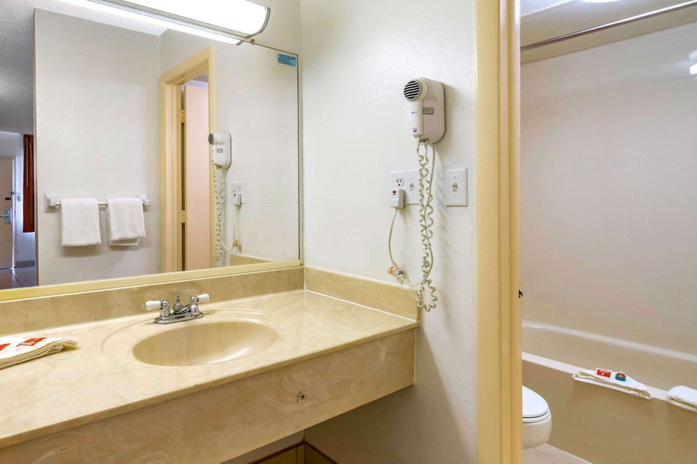 Room, 2 Double Beds, Non Smoking, Ground Floor - Photo 1