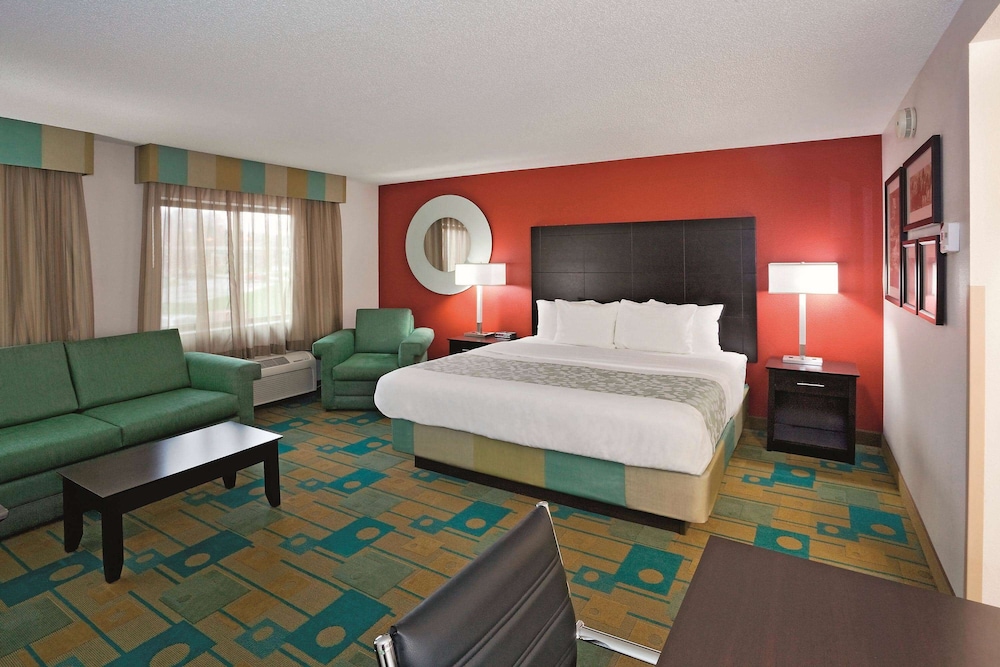 Suite, 1 King Bed, Non Smoking - Photo 1