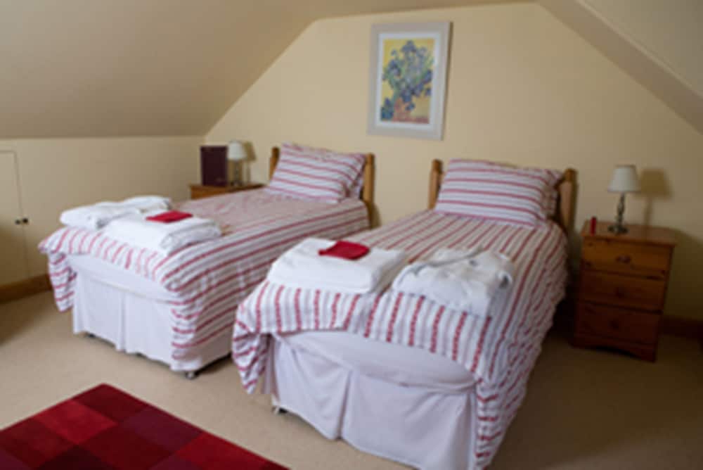 Family Room (The Attic) photo 2
