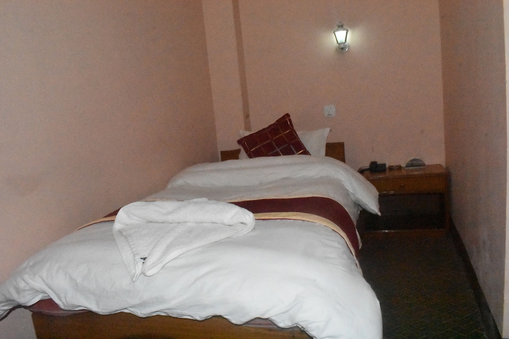 Standard Single Room (Fan)