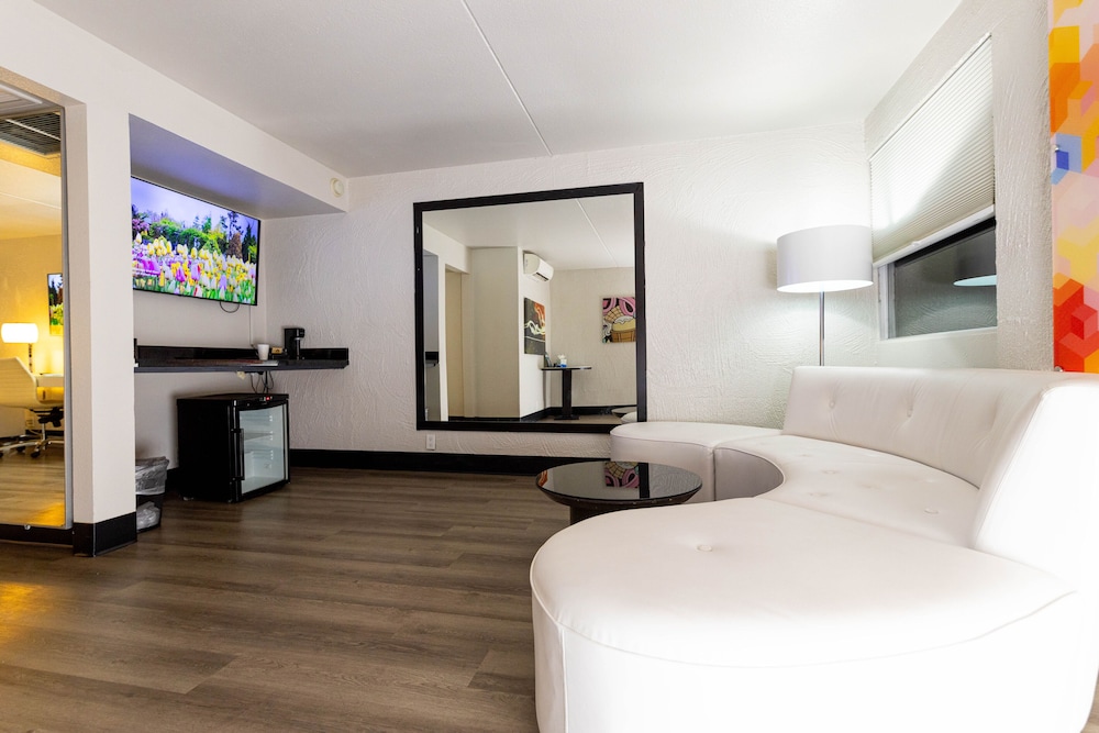 King Suite - Photo 4