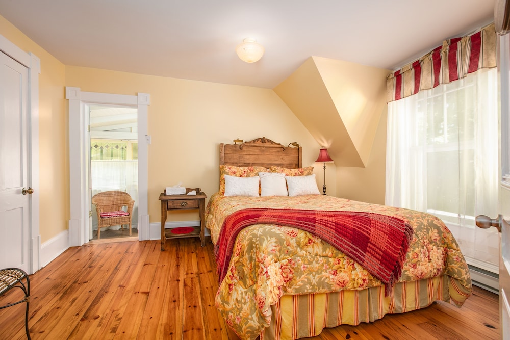 Comfort Suite, 1 Queen Bed (Juliette) photo 1