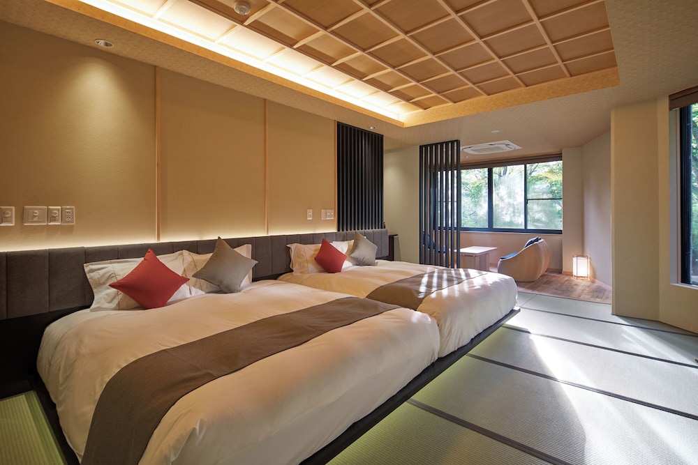 Japanese Western King Twin Room with Open Air Bath, Non Smoking photo 3