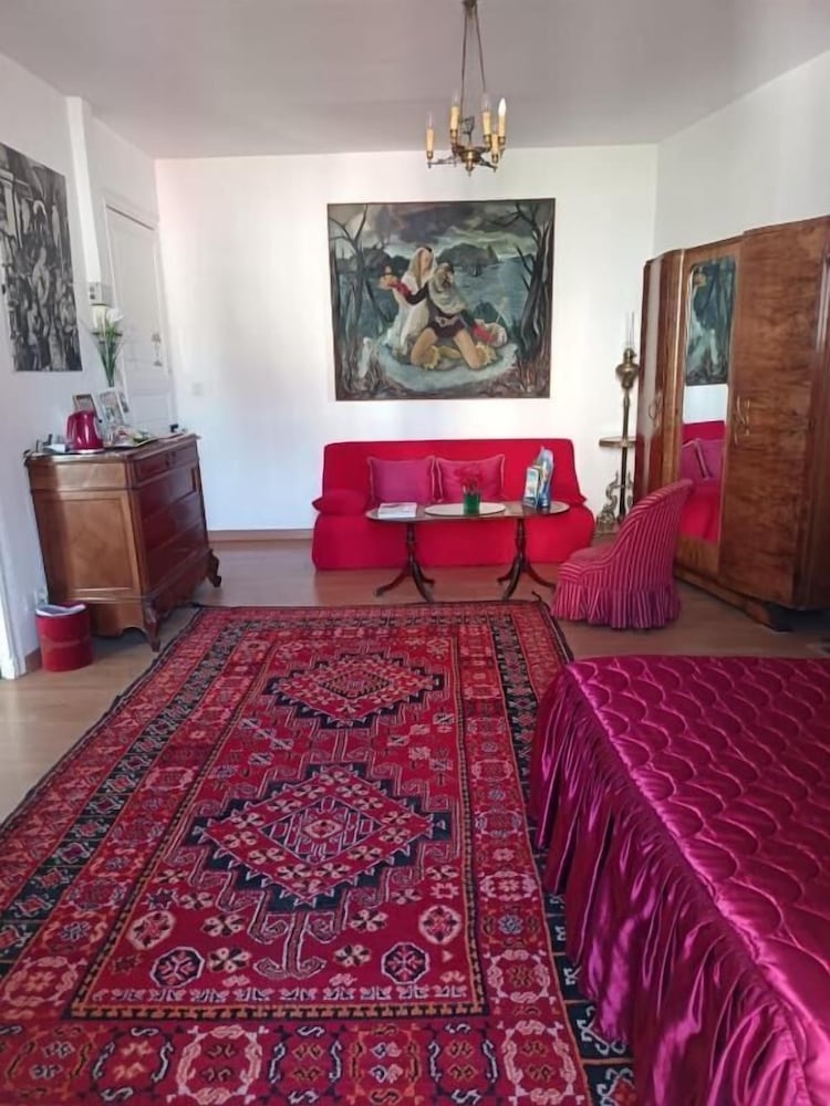 Family Room, City View