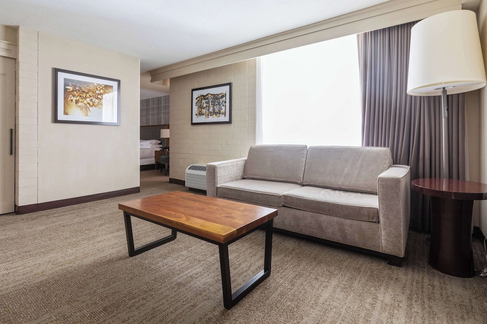 Junior Suite, 1 King Bed, Non Smoking photo 1