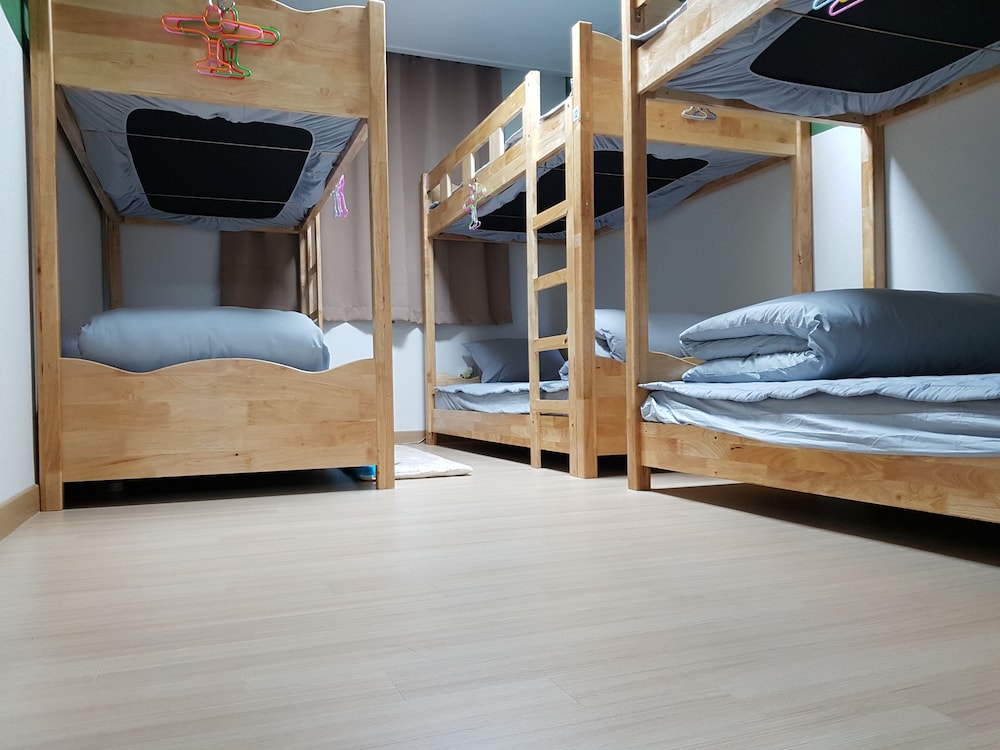 Shared Dormitory, Men only photo 1
