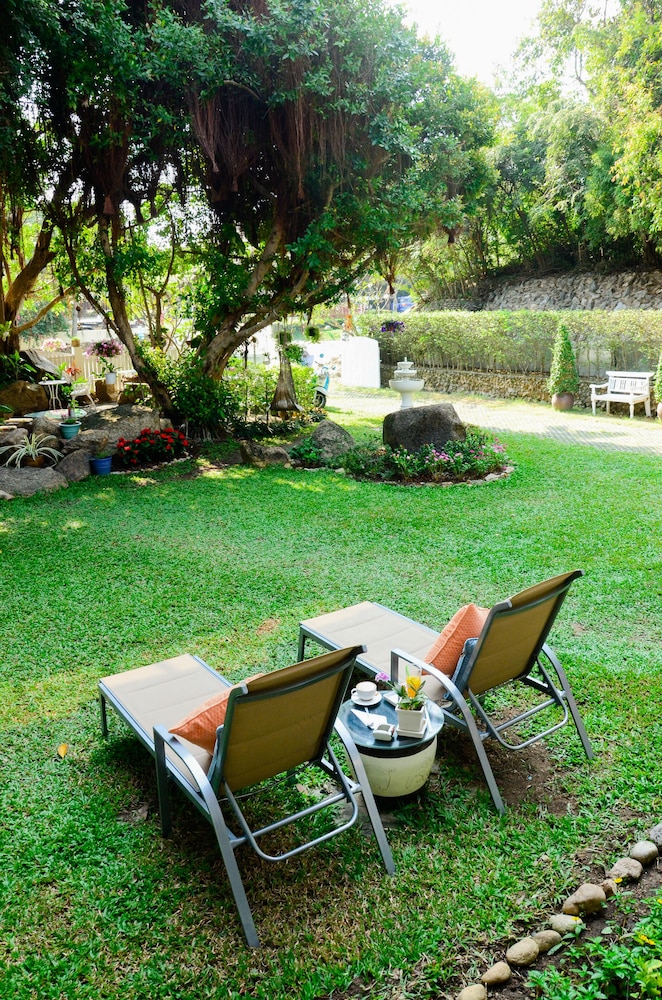 Deluxe Double Room with Balcony - Photo 8