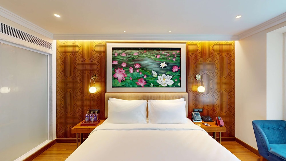 Premium Room with Airport Transfers thumbnail 5