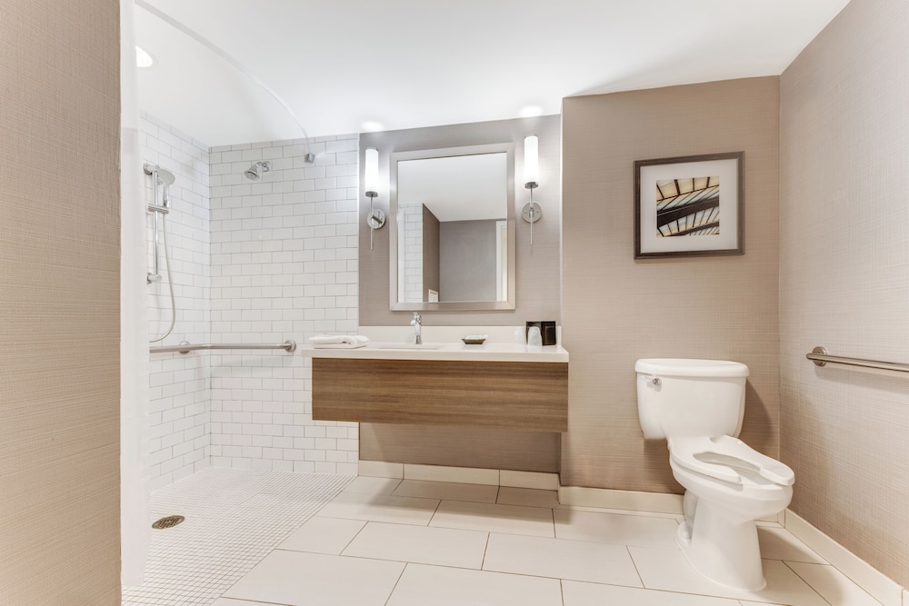 Room, 2 Double Beds, Accessible (Mobility Roll in Shower) - Photo 4