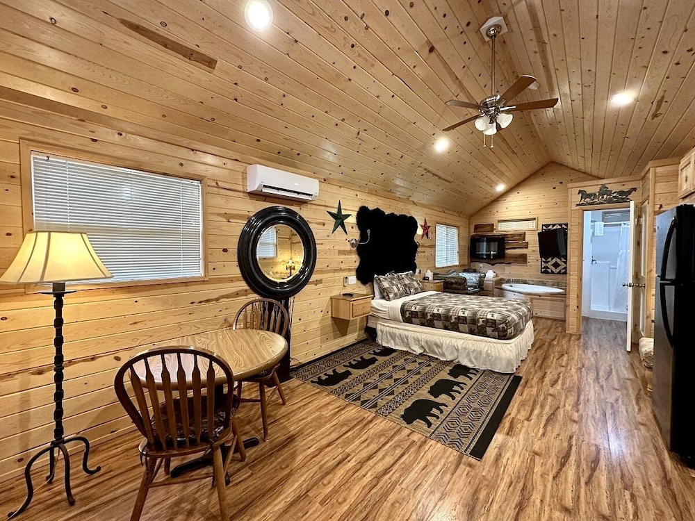 Cabin, 1 Queen Bed, Non Smoking, Jetted Tub