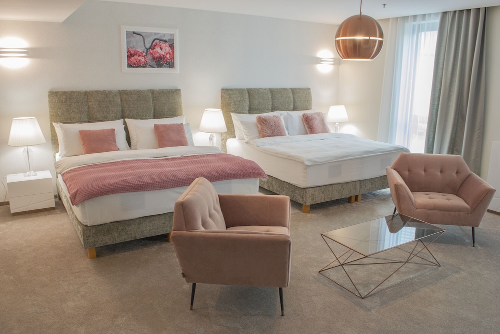 Suite, Multiple Beds (Additional Living Area) - Photo 3