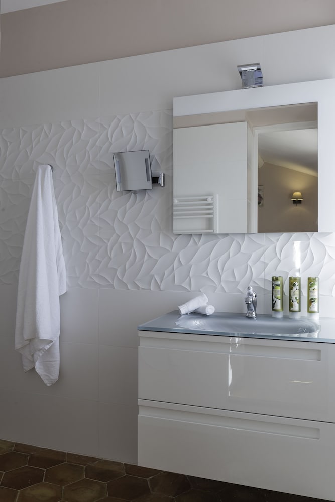 Superior Double Room, 1 Queen Bed, City View, Executive Level photo 2