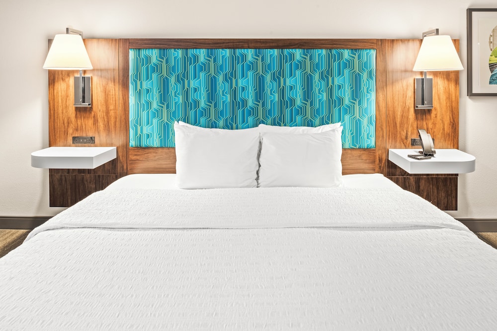 Room, 1 King Bed, Accessible, Non Smoking - Photo 3