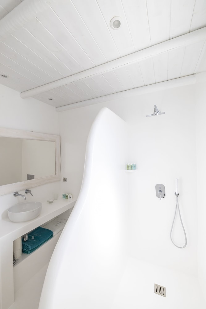 Superior Suite - Photo 9