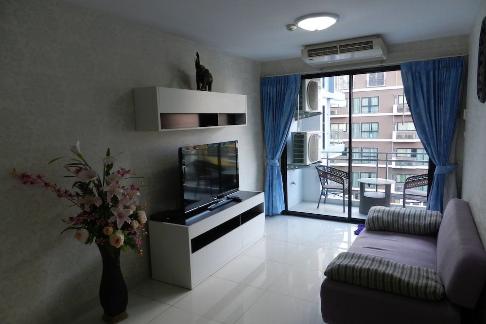 Design Apartment, 1 Bedroom, Refrigerator & Microwave, Pool View