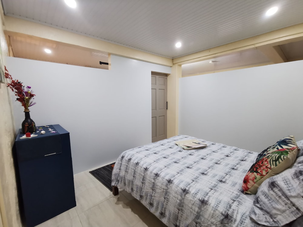 Family Studio, 1 Queen Bed with Sofa bed photo 2