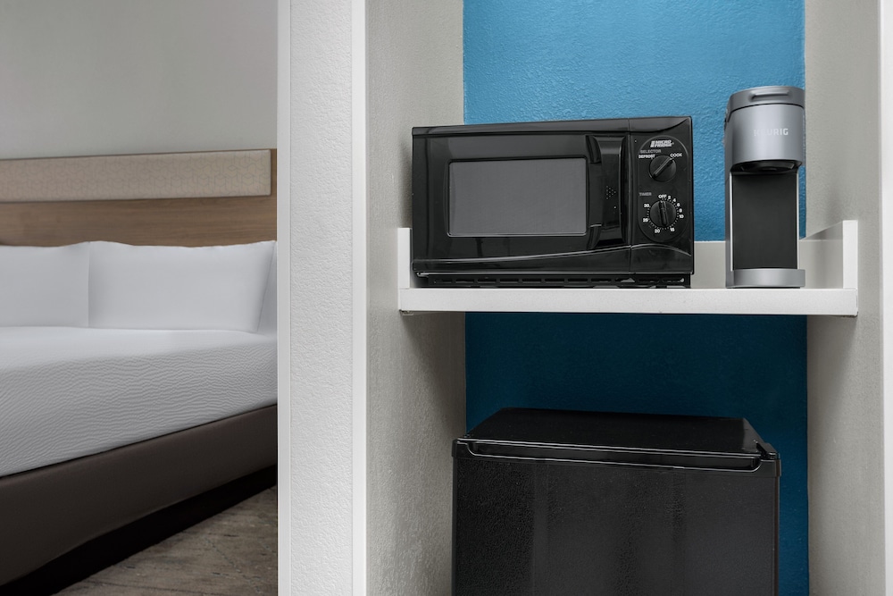 Suite, 2 Queen Beds (Walk-In Shower) - Photo 2