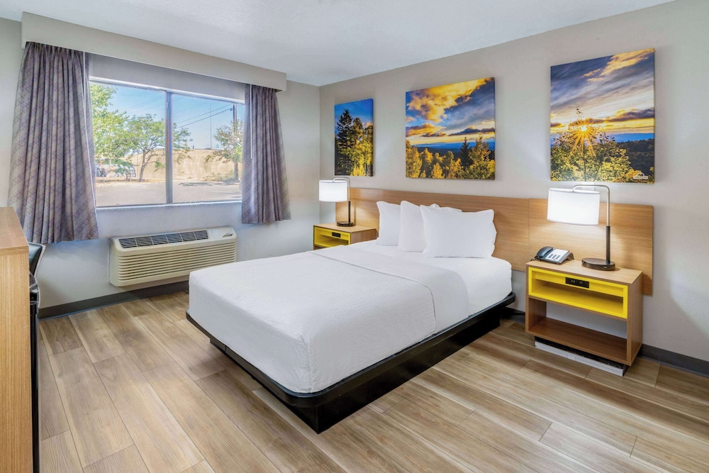 1 FULL SIZE BED, MOBILITY ACCESSIBLE ROOM, NON-SMOKING - Photo 1