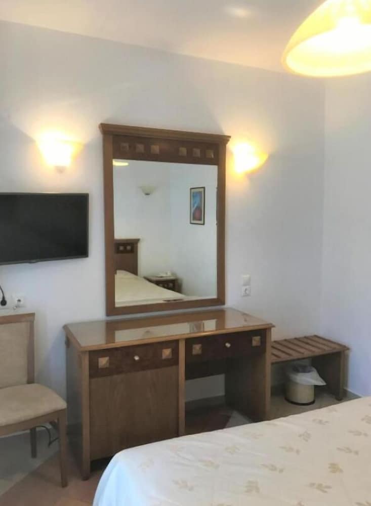 Economy Double Room, 1 Double Bed (Semi Basement) - Photo 4