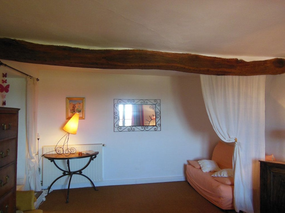 Room (Tour 2) photo 2