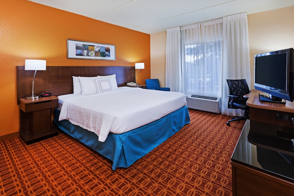 Suite, 1 King Bed with Sofa bed (Mobility Accessible, Tub) - Photo 2