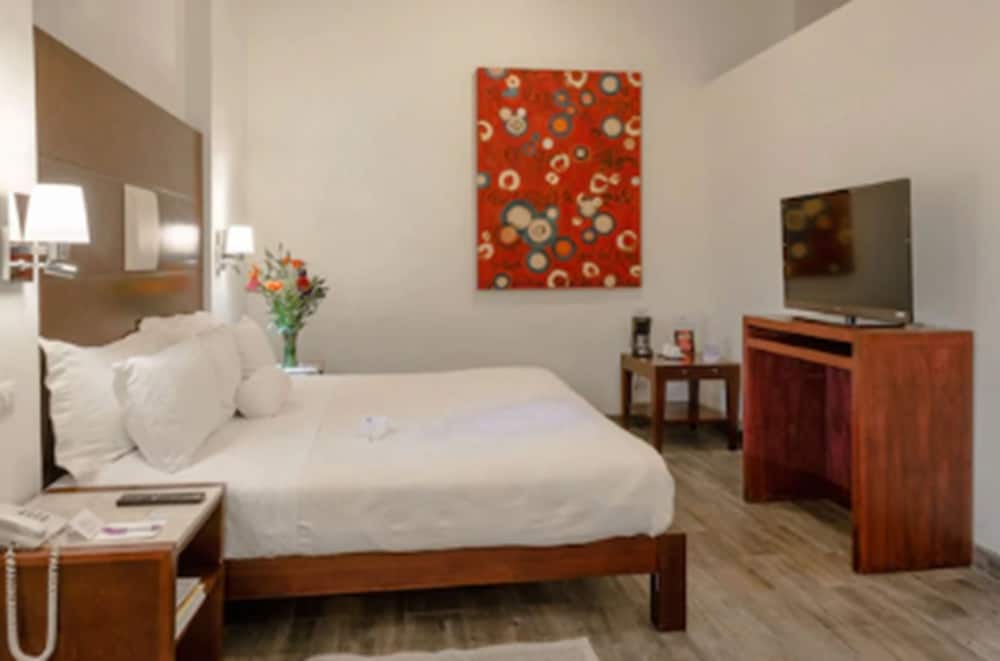 Suite, 1 King Bed, Patio - Photo 2