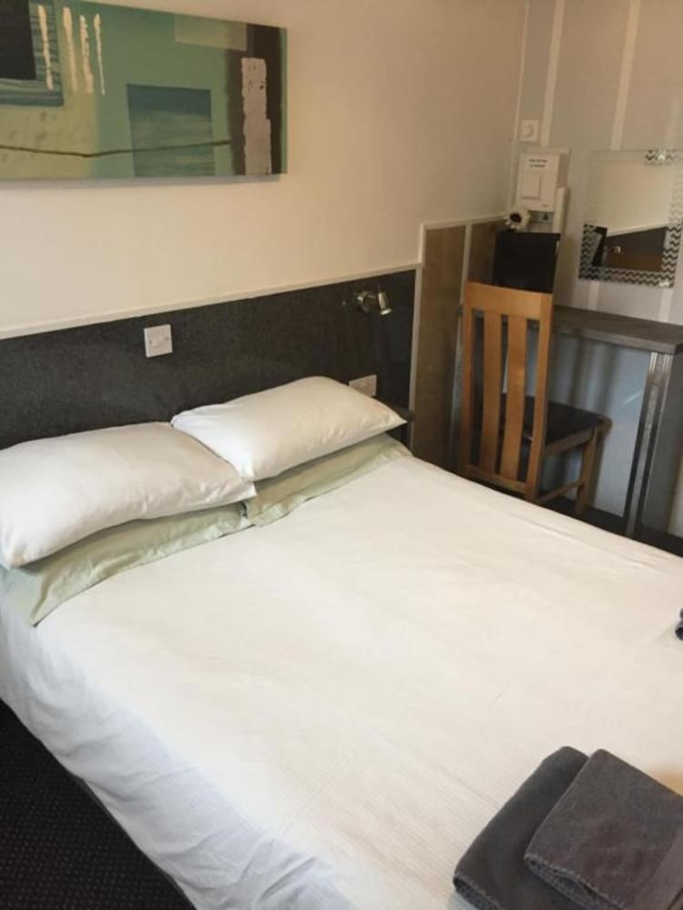 Standard Twin Room, 2 Twin Beds - Photo 3