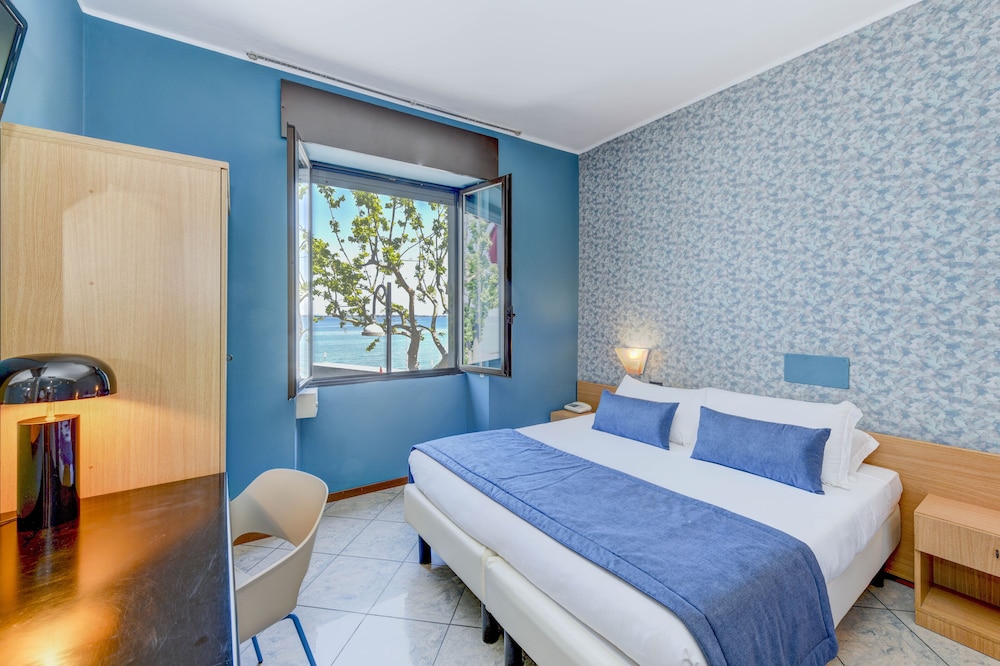 Classic Room, Lake View - Photo 1