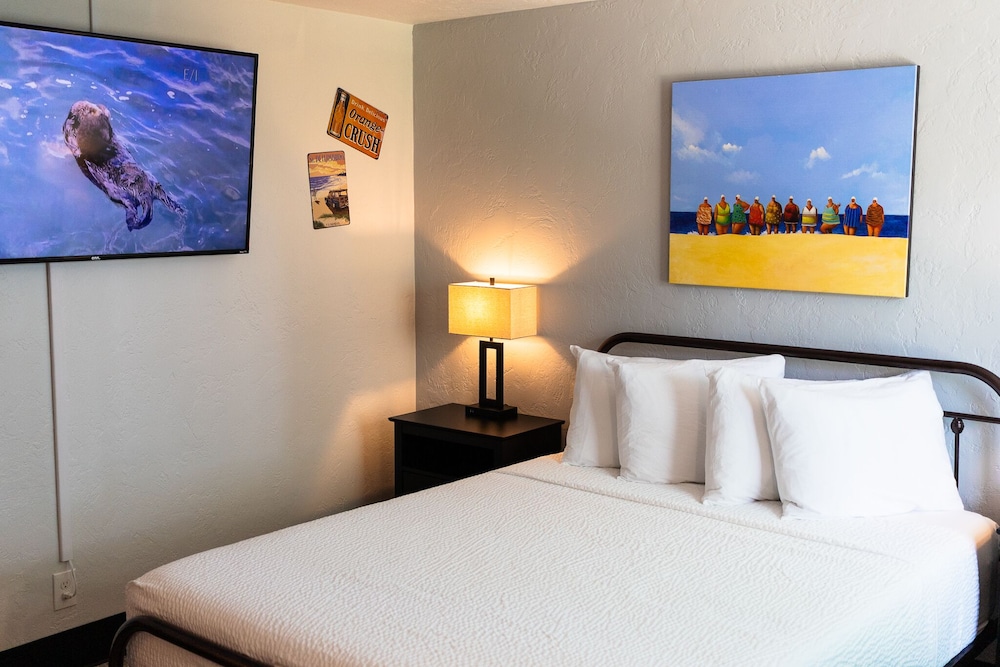 Family Suite, 1 Bedroom, Kitchen, Pool View photo 2