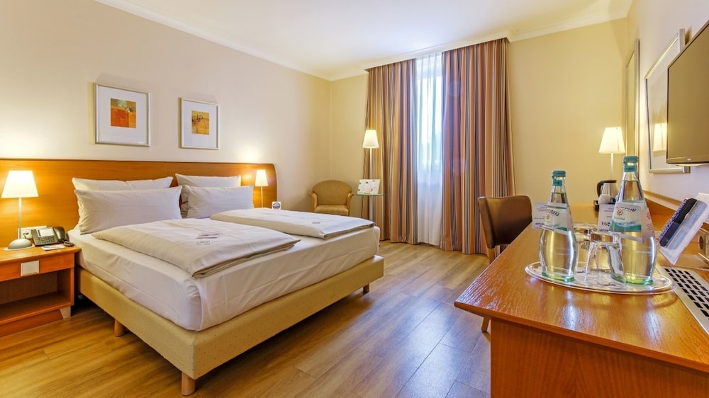 Standard Room, 1 Queen Bed - Photo 2