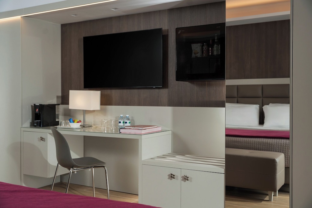 Deluxe Double or Twin Room - Photo 6