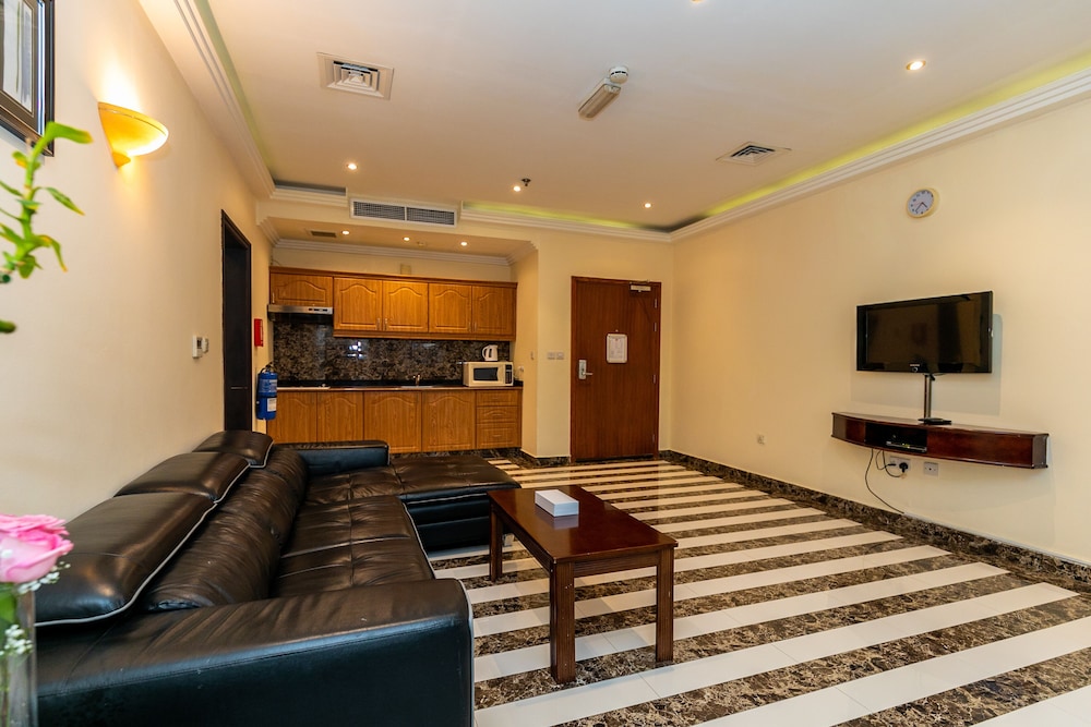 One Bedroom Superior Apartment - Photo 2
