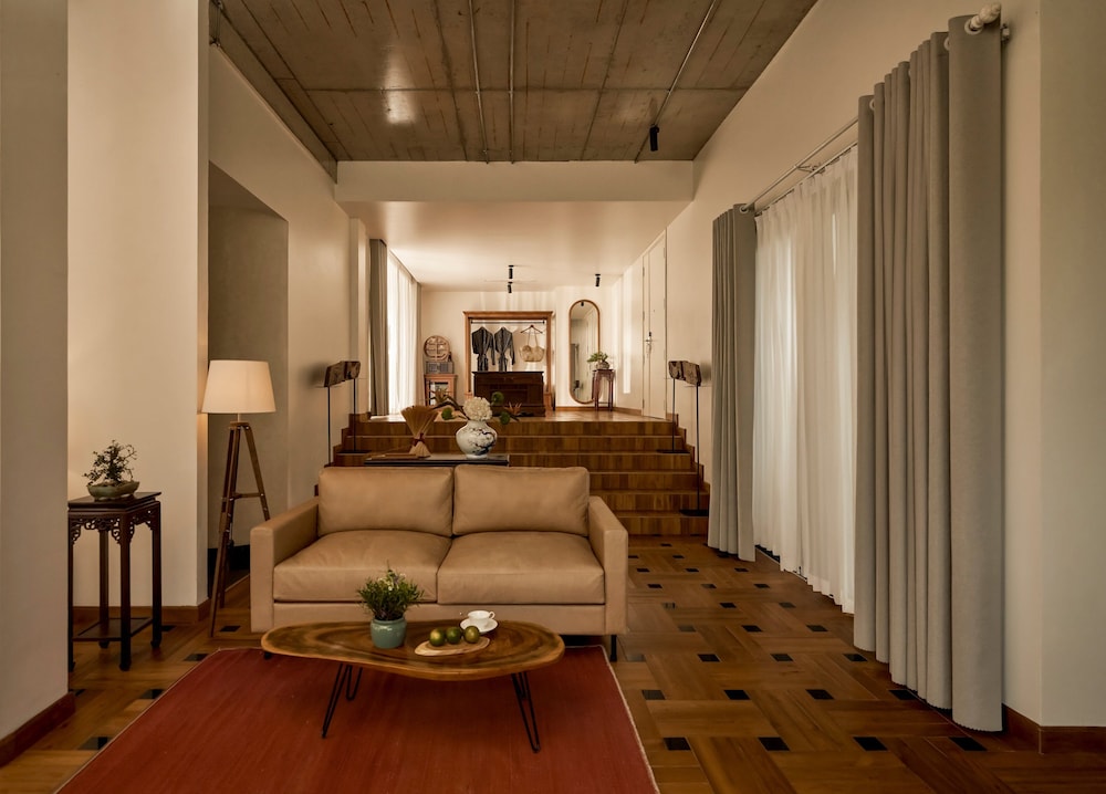 Executive Double Room thumbnail 5