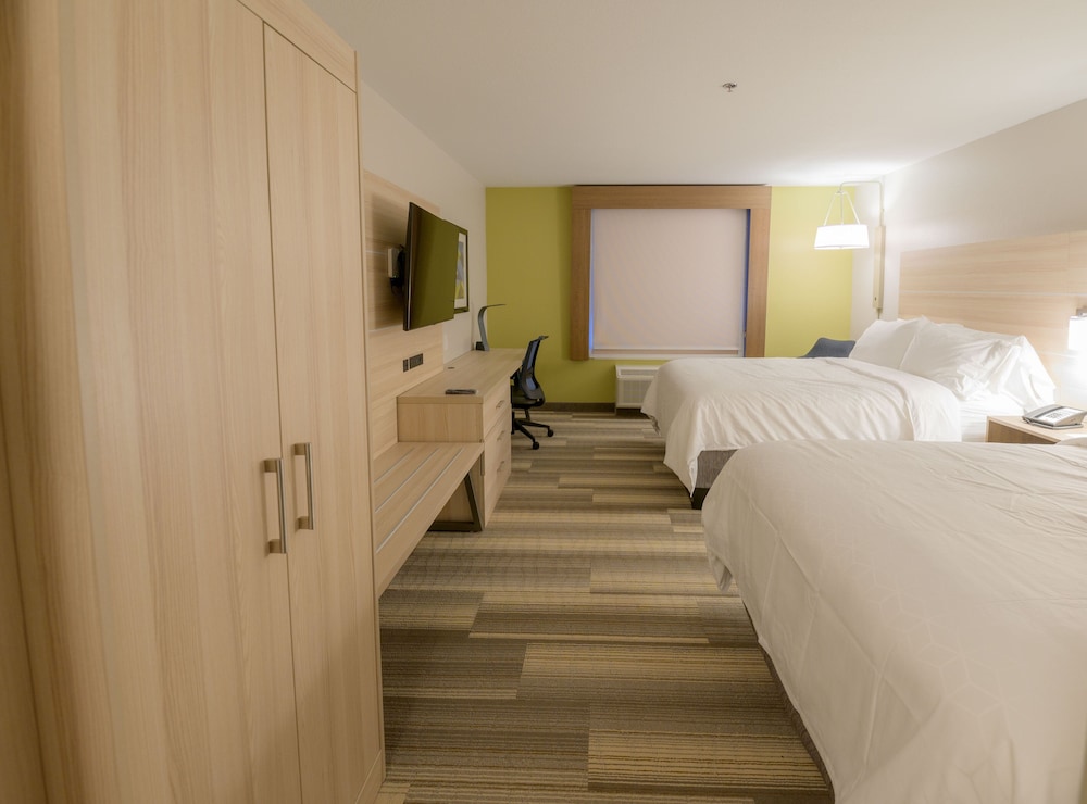 Suite, 2 Queen Beds, Accessible (Mobility Access Tub) - Photo 1