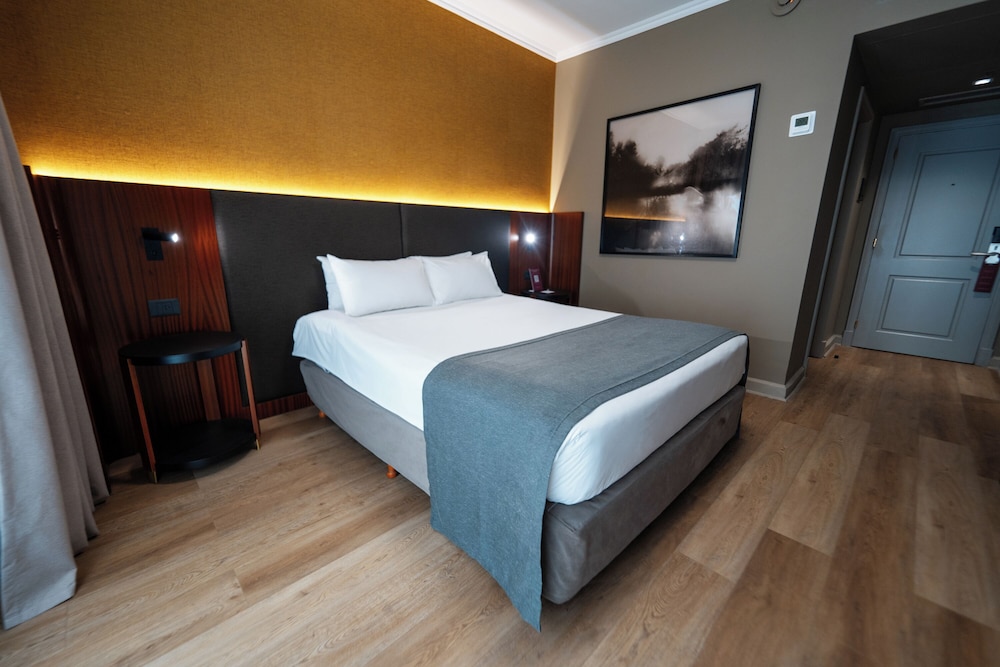 Standard Room, 1 Queen Bed
