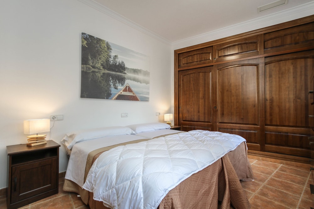 Apartamento Básico, 3 Habitaciones, Patio, Planta Baja (Univers)