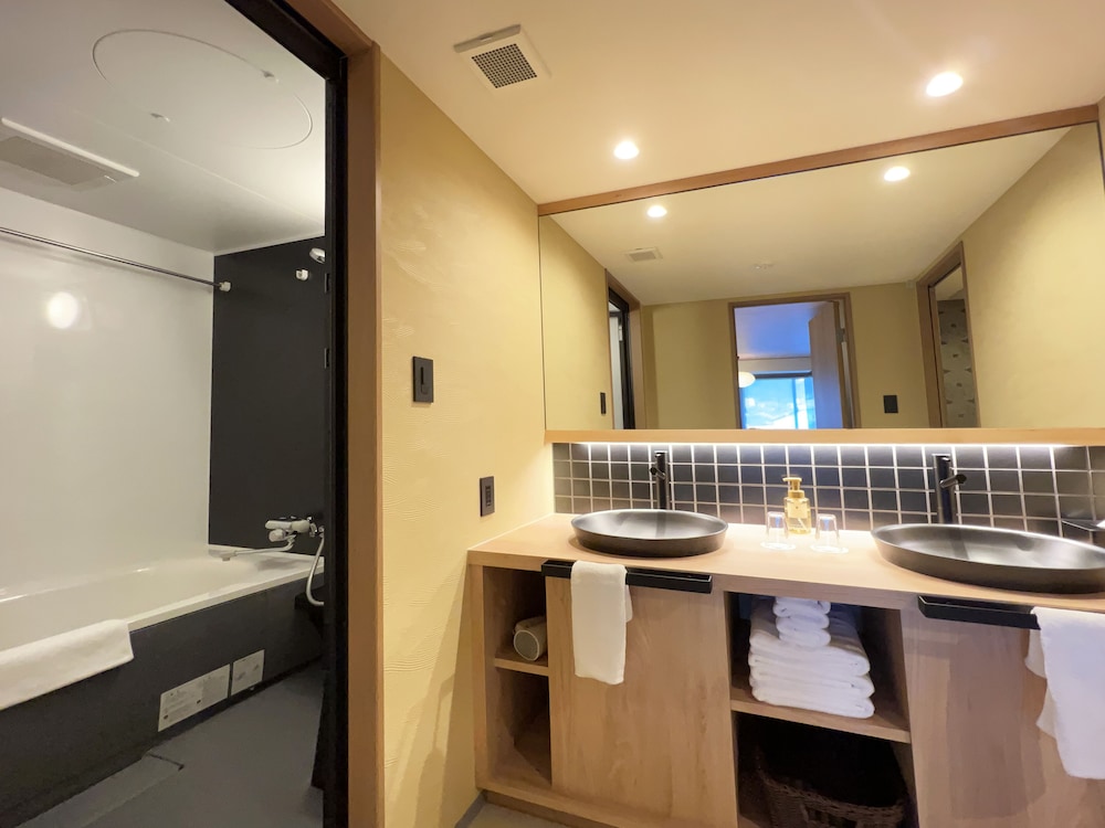 Basic Twin Room, Multiple Beds - Photo 6