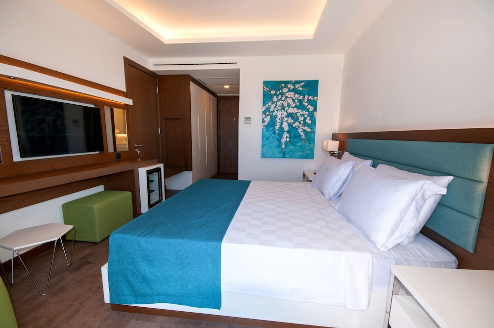 Standard Double Or Twin Room, Sea View - Photo 5