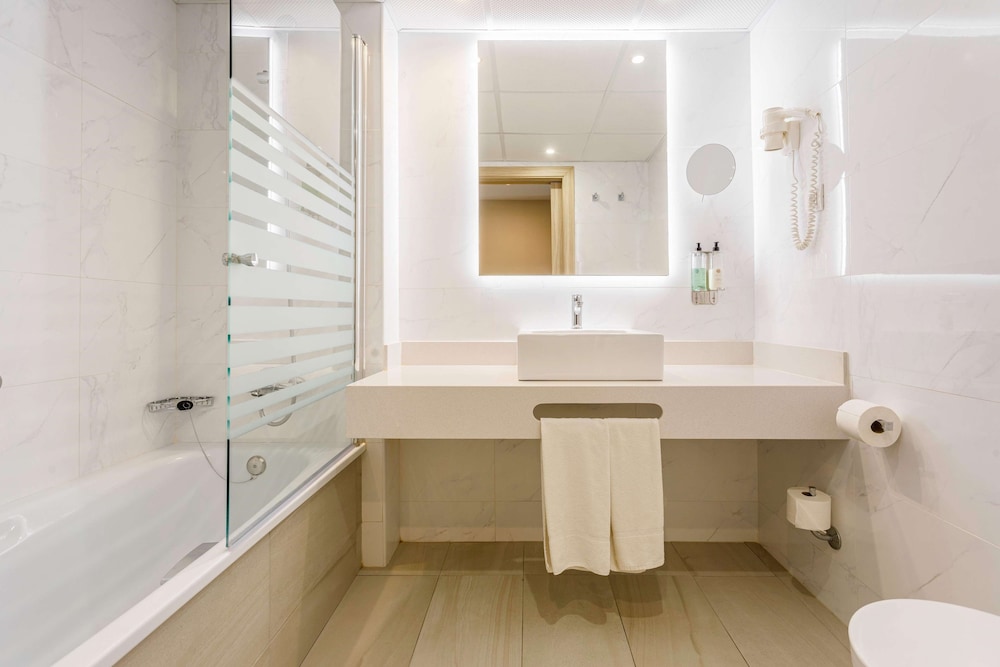 Triple Room (3 Adults) - Photo 17