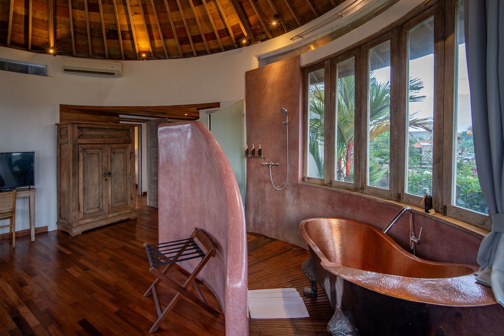 Exclusive Villa, 2 Bedrooms, Kitchen, Pool View thumbnail 5