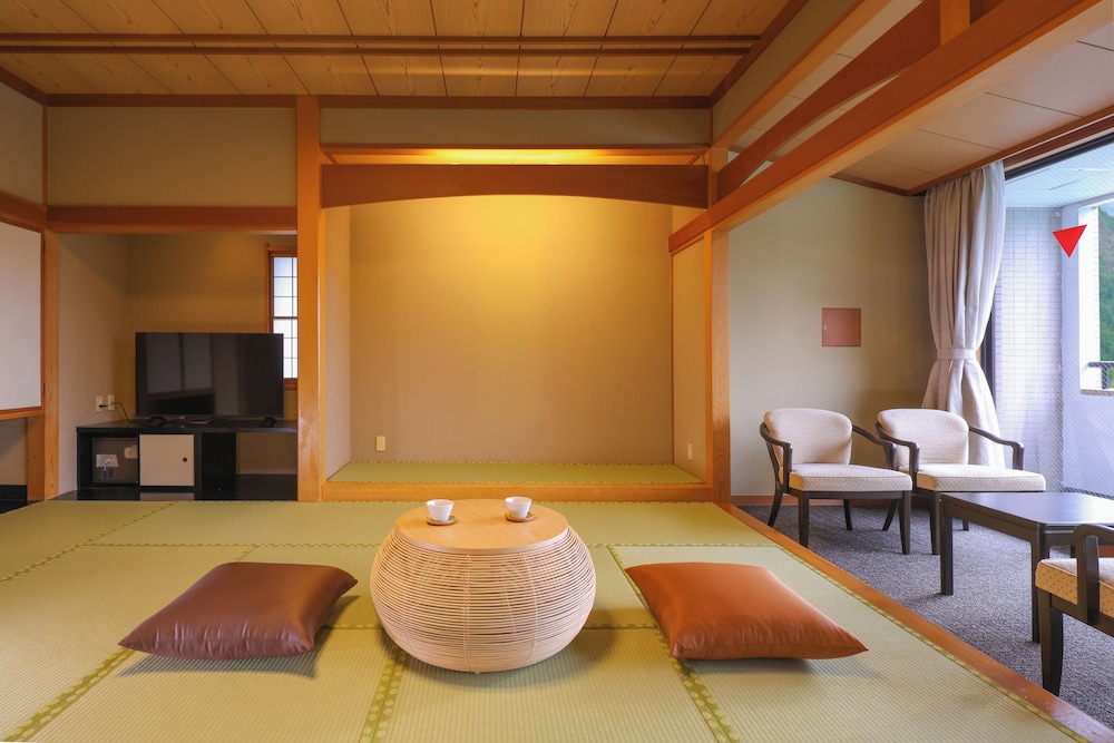 Standard Japanese-Style-Room with 12.5 Tatami mats holds 6 people - Indoor Bath - Non-Smoking photo 1