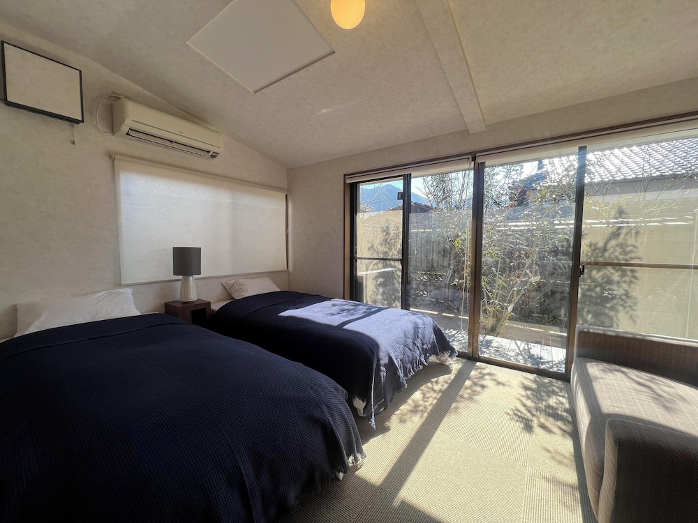 Basic House photo 3