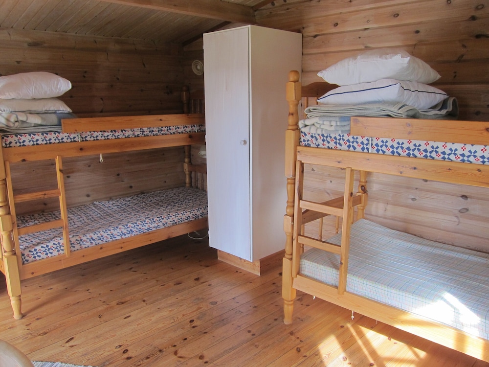 Basic Cabin, Shared Bathroom photo 3