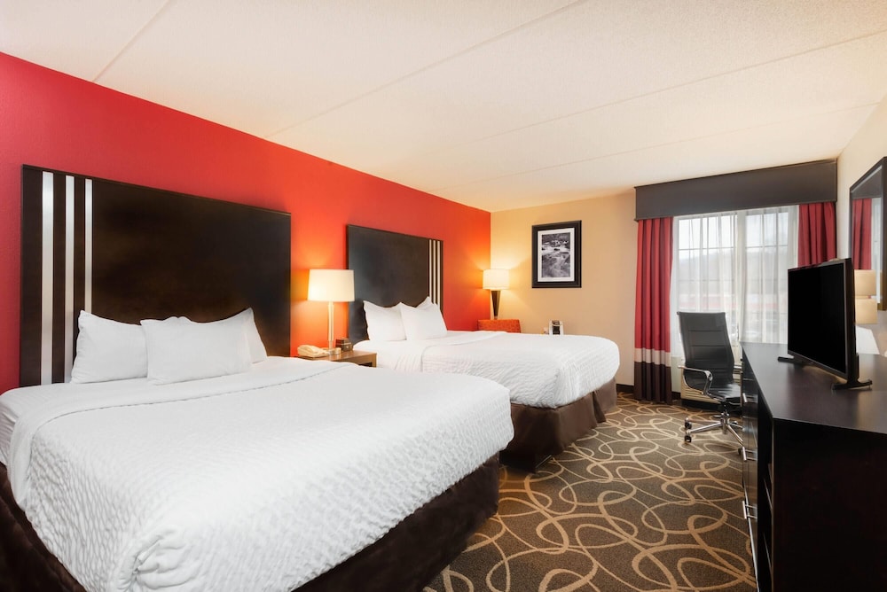 Room, 2 Queen Beds, Non Smoking - Photo 1