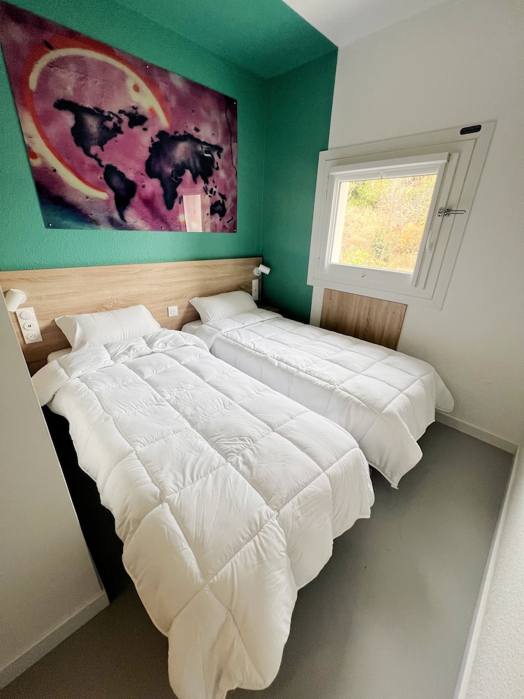 Standard Room, 2 Twin Beds - Photo 8