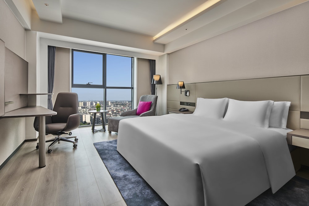1 King Bed Premium - Photo 1