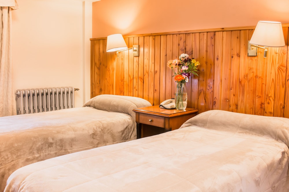 Standard Room thumbnail 6