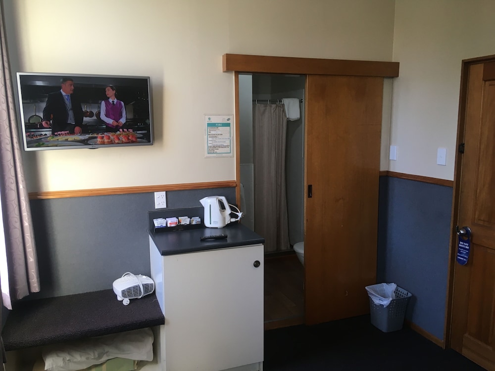 Economy Twin Room photo 3