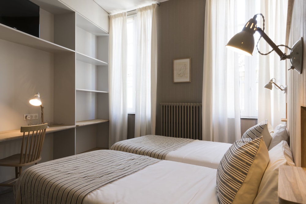 Double or Twin Room - Photo 14