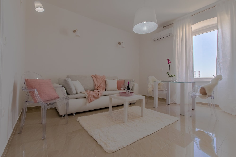 Exclusive Apartment (4) photo 2